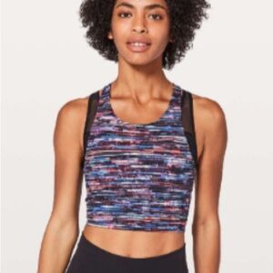 Lululemon Hinshu Alpine White
Multi black print.
Size 4